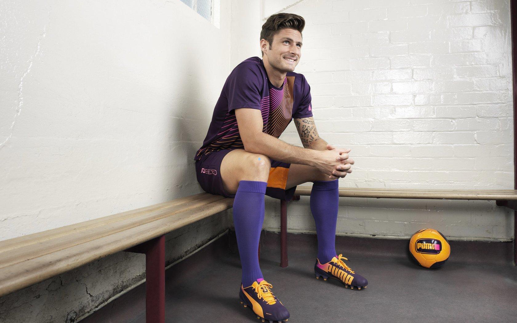 两周年回顾，恩比德70分18篮板5助攻之夜，篮球史上的不朽传奇