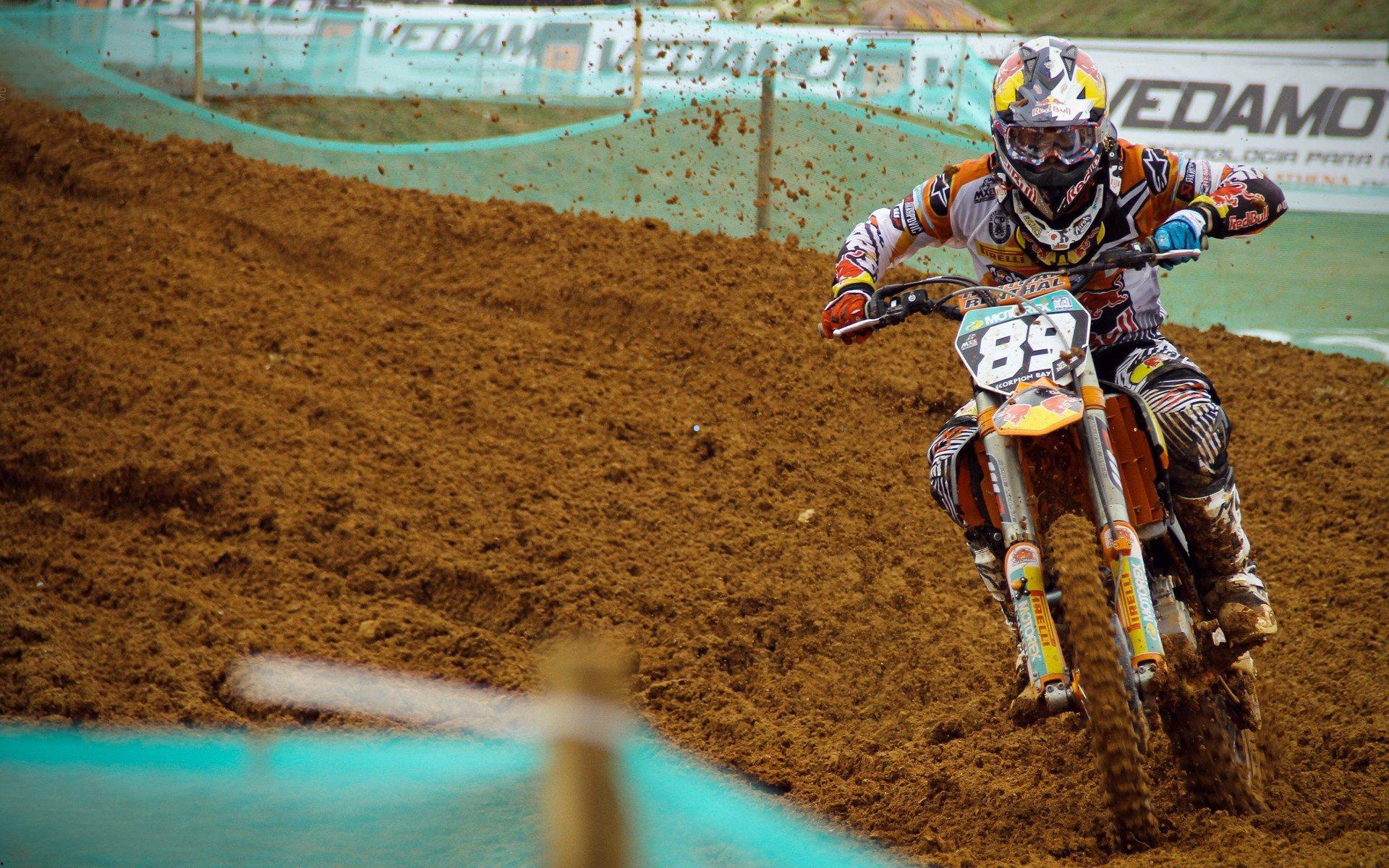 德拉富恩特洞察巨星本质，梅西能凭一个细节改变比赛，我尊重并钦佩他